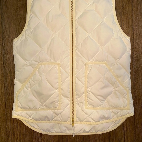 Quilted Puffer Vest by J Crew. Cream. Size Small. Gold Zipper. EUC - Picture 2 of 7